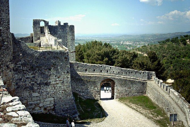 Berat - Day Tour by ADRIATIK TOURS LLC - Getting to Berat: the 8-hour rhythm from Durrës