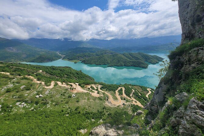 Hey Albania: Bovilla Afternoon Tour – Nature & Lake - The group size, guide tone, and what “English offered” means