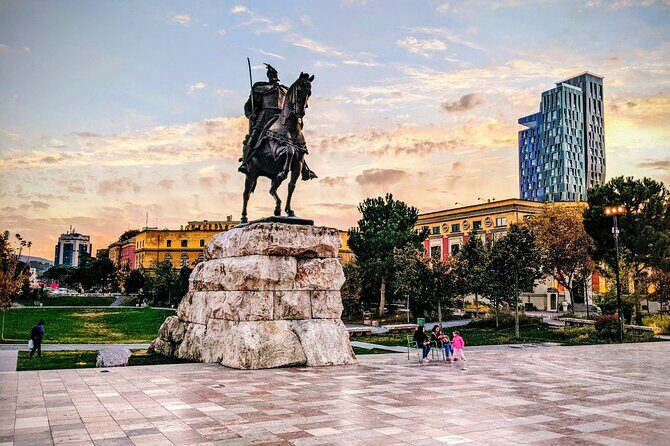 Panoramic City Tour Tirana - Et’hem Bey Mosque: a quick look with a real-world dress tip