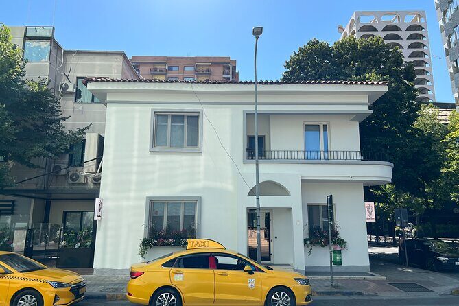 Quick Tour of Tirana - What’s included: guide + audio, and what it means for your experience