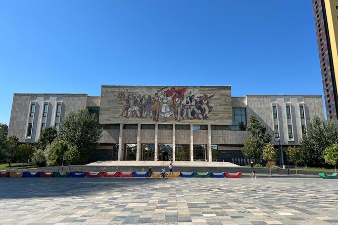 Quick Tour of Tirana - How the guide uses “outside views” to keep it interesting