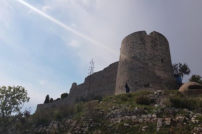 Visit The National Park of Blue Eye and The Fortress of Lekuresi - What the guide adds (and what it doesn’t)